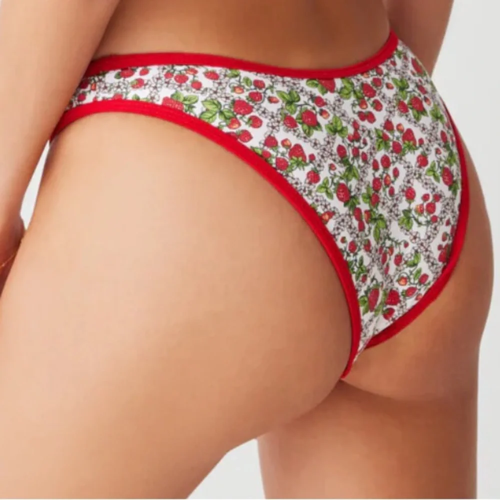 NWT Frankie’s Bikinis XL Dove Classic Bikini Bottom Strawberries Berry In Love